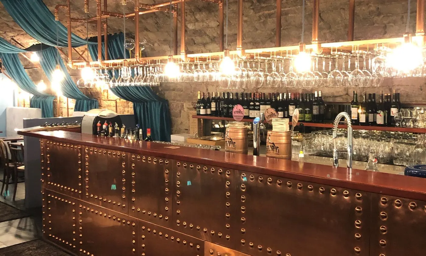 Le bar en cuivre